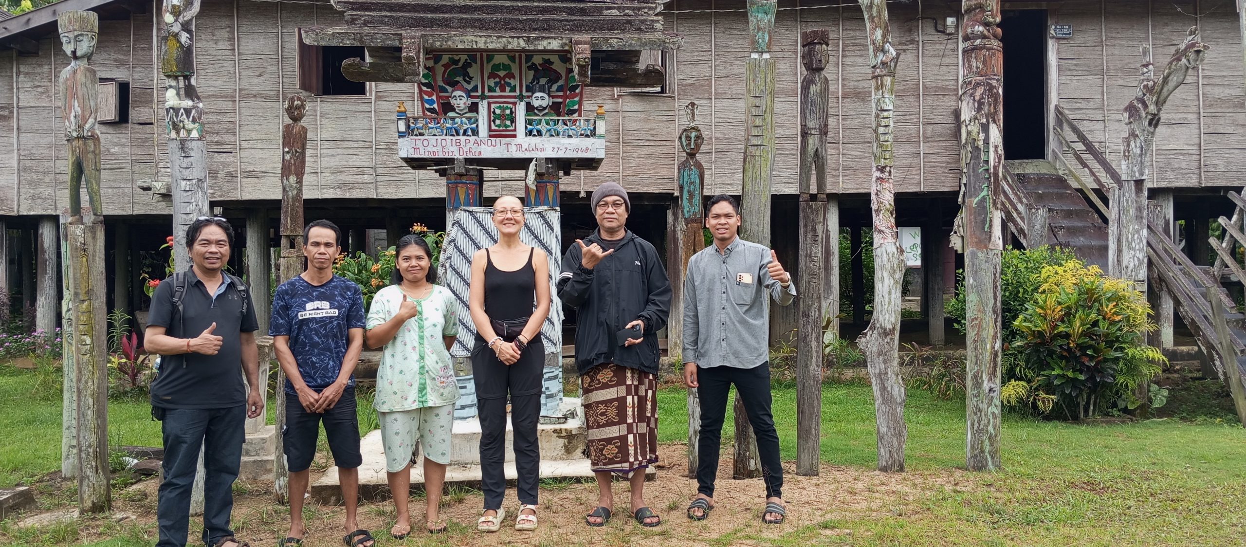 7D6N-SEBANGAU ORANGUTANS AND DAYAK VILLAGE